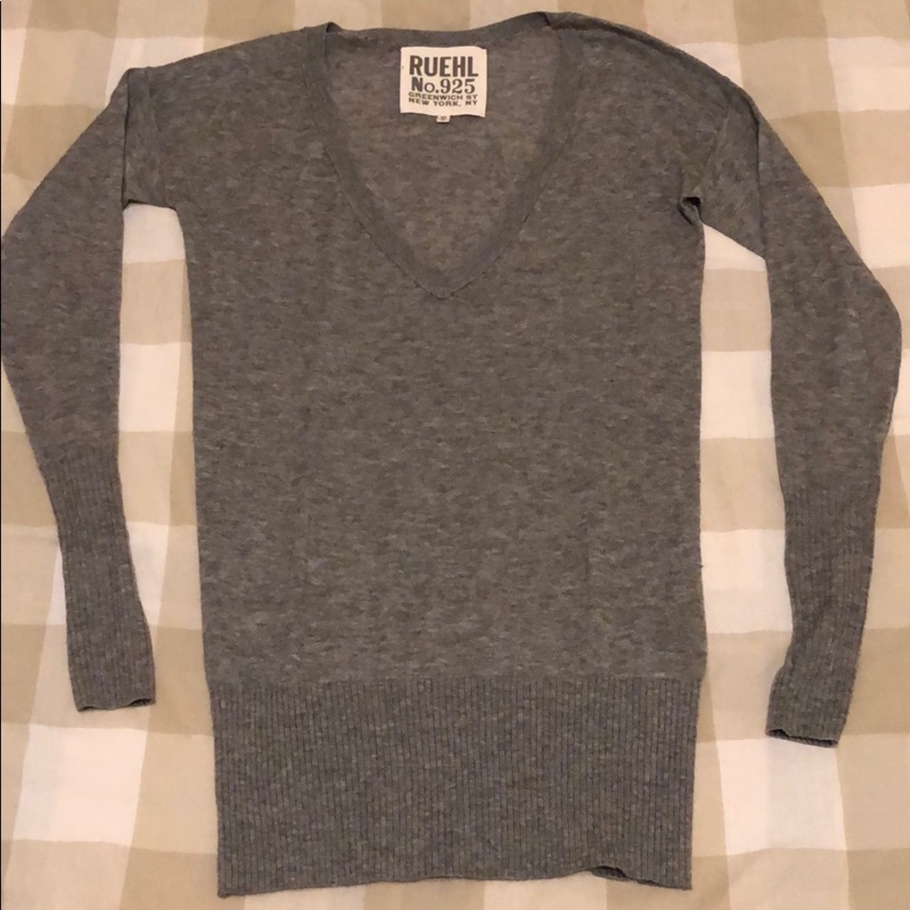 Ruehl Long V-neck Sweater